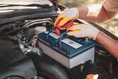 Wie Sie mit dem Mauertest herausfinden, wie fit Ihre Autobatterie noch ist