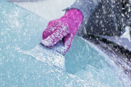 So können Sie die Autoscheibe endlich ganz lautlos enteisen So können Sie die Autoscheibe endlich ganz lautlos enteisen