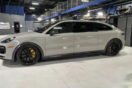 Porsche Cayenne Turbo GT Minivan Umbau West Coast Customs Mark Zuckerberg
