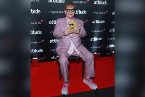 Elton John fühlt sich als "schwuler Mann immer noch glücklich"
