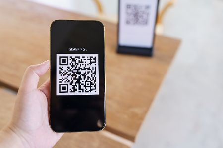 Handy scannt QR-Code