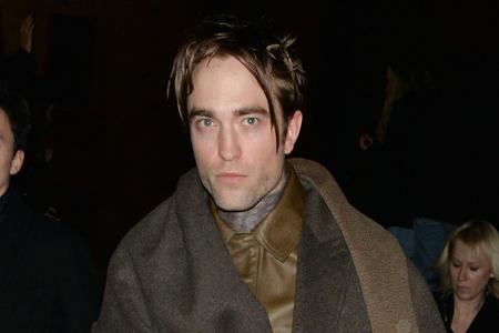 Auch Robert Pattinson zahlte Lehrgeld: Nach der sehr öffentlichen Trennung von 'Twilight'-Co-Star Kristen Stewart zog sich der Brite in sein Schneckenhaus zurück. Da nervt wenigstens keiner.
