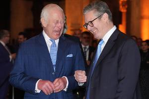 König Charles hat viel Spaß mit seinem Premierminister Keir Starmer
