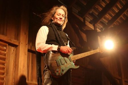 Der frühere Gitarrist von Ozzy Osbourne, Jake E. Lee, ist angeschossen worden. (Archivbild) Der frühere Gitarrist von Ozzy Osbourne, Jake E. Lee, ist angeschossen worden. (Archivbild)