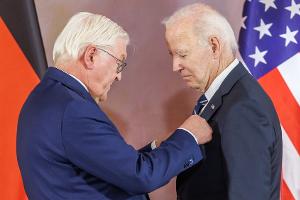 Joe Biden in Berlin: Steinmeier ehrt ihn mit besonderer Auszeichnung