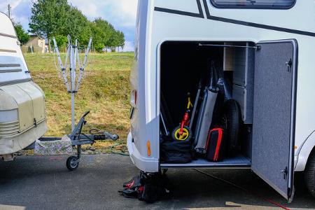 Frankia Neo, Heckgarage, Kinderfahrrad, Deichsel, Caravan, Wiese, BŠume