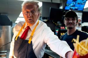Fast Food im Wahlkampf: Donald Trump brutzelt und serviert Pommes