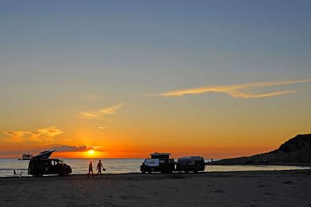 Albanien mit dem Campingbus Sonnenuntergang f Albanien mit dem Campingbus Sonnenuntergang f