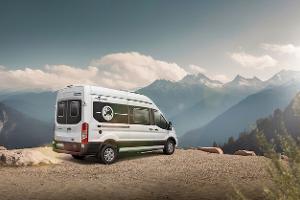 Neuer Kastenwagen auf kurzem Transit