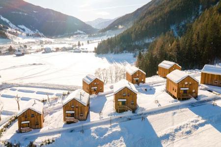 HOCHoben Alpin Chalets beim Skigebiet Ankogel und dem Mölltaler Gletscher, Kärnten, Österreich