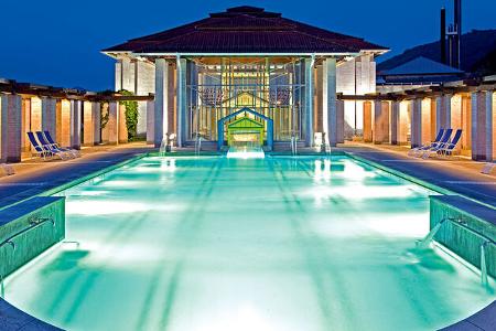 Elegante Formgebung im Aussenbereich der Limes-Thermen Aalen.