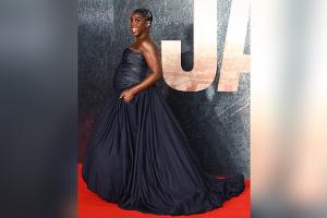 Lashana Lynch präsentiert ihren Babybauch in nachtblauer Traumrobe
