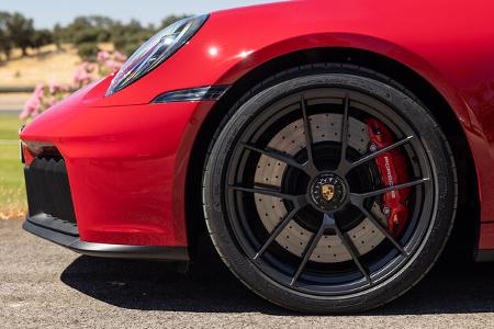 Porsche 911 GTS t-hybrid