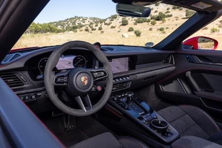 Porsche 911 GTS t-hybrid