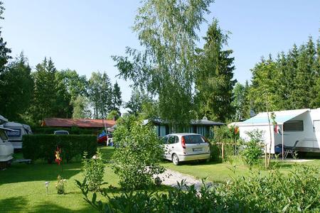 Campingplatz, Caravans, Himmel