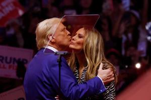 Melania Trump überrascht mit erstem Wahlkampf-Auftritt 2024