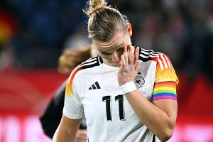 Popp ausgewechselt: Letztes Länderspiel mit großen Emotionen