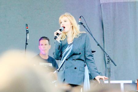 Courtney Love erbte nach dem Tod ihres Mannes Kurt Cobain 1994 die Rechte seiner Band Nirvana. Später gab sie zu, 27 Millionen Dollar verpulvert zu haben. 
