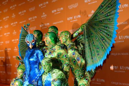 Im letzten Jahr trat die ''GNTM'-Moderatorin als Pfau auf, komplett mit akrobatischem Ensemble vom Cirque de Soleil. 