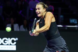 WTA Finals: Sabalenka schlägt Olympiasiegerin Zheng
