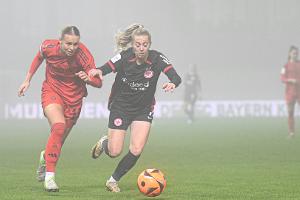 Remis im Nebel: Bayern wieder auf Platz eins