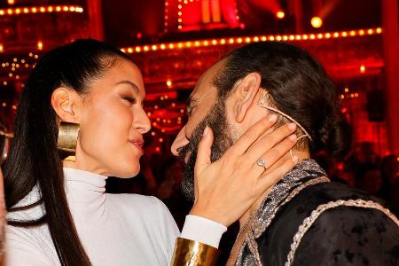 Rebecca Mir unterstützt Massimo Sinató bei seinem Musical-Debüt Rebecca Mir unterstützt Massimo Sinató bei seinem Musical-Debüt