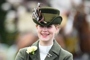 Neue Fotos zeigen Lady Louise Windsor beim Feiern mit ihrem Freund