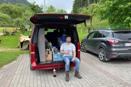Pössl Campstar Dauertester, Marvin sucht Schutz unter der Heckklappe