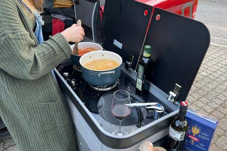 Pössl Campstar Dauertester, Küchenblock von oben, draußen