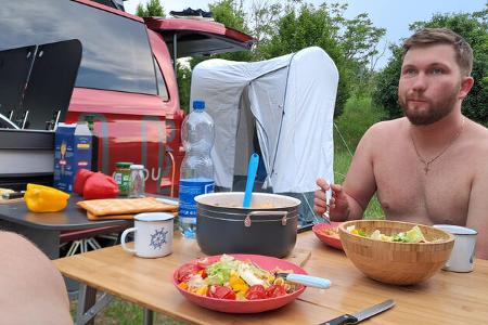 Pössl Campstar Dauertester, Abendessen vorm Camper