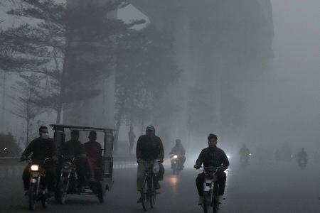 Wegen der Luftverschmutzung gelten auch in Pakistan nun drastische Beschränkungen.