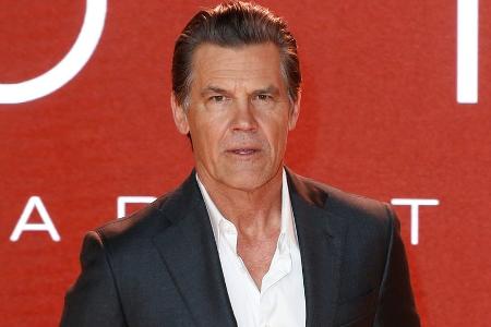 Josh Brolin kaut rund um die Uhr auf Nikotinbeuteln herum Josh Brolin kaut rund um die Uhr auf Nikotinbeuteln herum