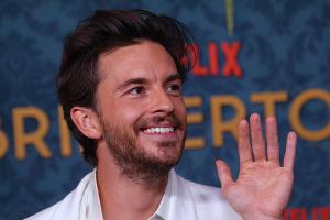Jonathan Bailey freut sich auf Rückkehr zur "Bridgerton"-Familie
