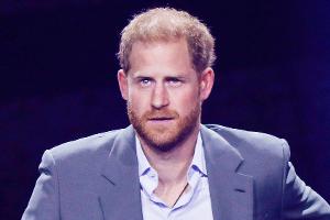 Prinz Harry: Royaler Frühsport mit Hund am Strand