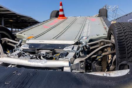 08/2022, AXA Elektroauto Crashtest Dübendorf Schweiz 2022