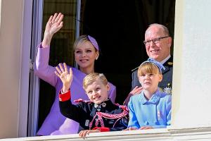Nationalfeiertag in Monaco: Fürstin Charlène strahlt in Lila