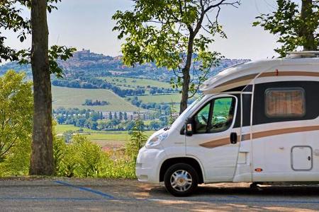 Im Wallfahrtsort Loreto gibt es ausgewiesene Plätze für Reisemobile in Altstadtnähe.