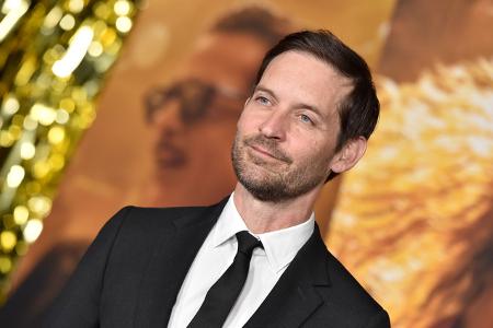 Stars wie Tobey Maguire (Foto), Ben Affleck und Brad Pitt spielen leidenschaftlich gern Poker und dank Online-Casinos können sie auch unterwegs zocken. Und natürlich finden…