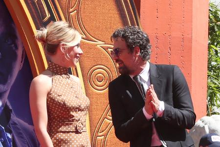 …teilt sie sich übrigens ihren Geburtstag mit ihrem Avengers-Kollegen Mark Ruffalo, der in diesem Jahr seinen 57. Geburtstag feiert.