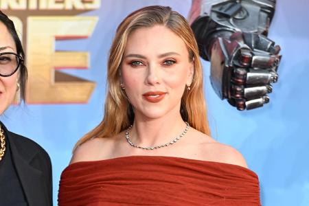 Obwohl sie zwei Mal nominiert wurde, hat Scarlett bislang keinen Oscar gewonnen. Sie bekam aber einen BAFTA für 'Lost In Translation' sowie einen Tony Award für 'A View From A Bridge' — dafür hatte sie am Broadway auf der Bühne gestanden.