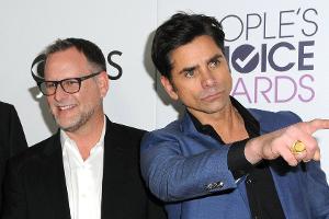 Nach Kritik an Glatzenkappe: John Stamos findet Hater "peinlich"