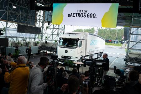 Im Herbst 2023 wurde der neue E-Lkw vorgestellt. Nun ist bei Daimler Truck die Serienfertigung angelaufen. (Archivbild) Im Herbst 2023 wurde der neue E-Lkw vorgestellt. Nun ist bei Daimler Truck die Serienfertigung angelaufen. (Archivbild)