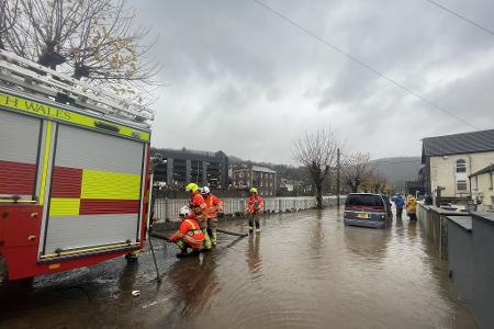 Mancherorts standen ganze Straßenzüge unter Wasser, Hunderte Häuser wurden beschädigt. Mancherorts standen ganze Straßenzüge unter Wasser, Hunderte Häuser wurden beschädigt.