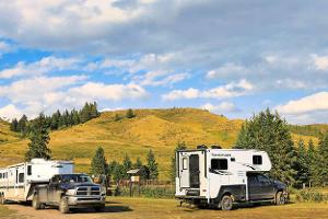 Campen in der wilden Prärie Kanadas