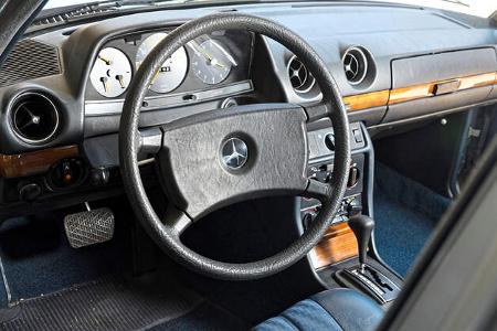 Mercedes-Benz 280E W123 930 Silberblau 
