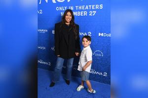 Eva Longoria posiert mit Sohn Santi bei "Vaiana 2"-Premiere