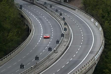 Ferrari LaFerrari, Frontansicht, Autobahn
