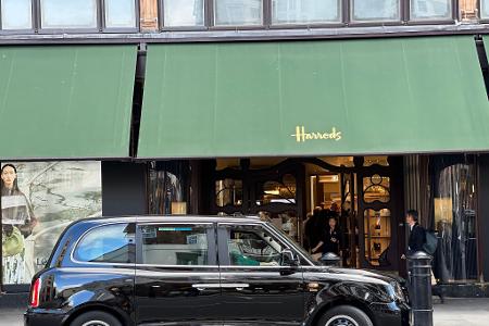 Bekamnnt wurde Al Fayed als Eigentümer des berühmten Kaufhauses Harrods. (Archivbild)