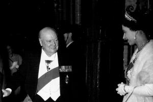 Modeikone und Cousin von Lady Di: Zehn Fakten über Winston Churchill