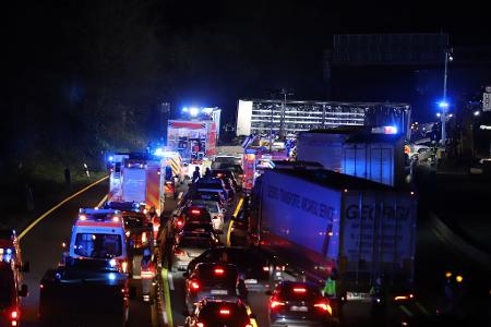 Nach einer Chaosfahrt über mehrere Autobahnen wurde der Lkw-Fahrer aus dem Verkehr gezogen. 